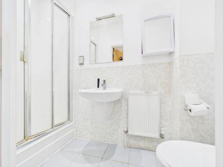 2 bedroom Flat for sale in Hill Road South, Chelmsford, Essex, CM2
