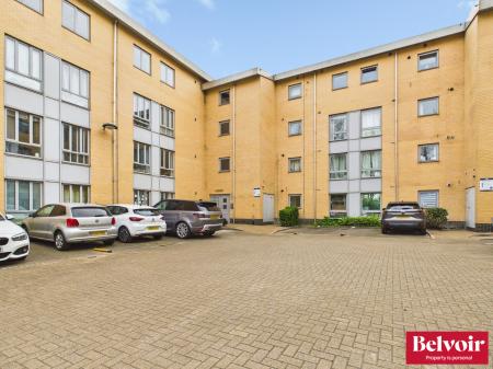 2 bedroom Flat for sale in Hill Road South, Chelmsford, Essex, CM2