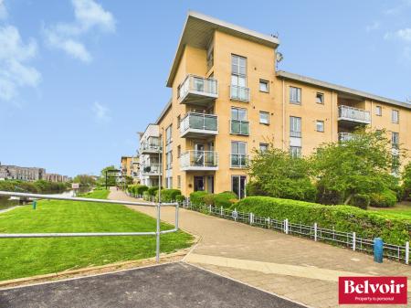 2 bedroom Flat for sale in Hill Road South, Chelmsford, Essex, CM2