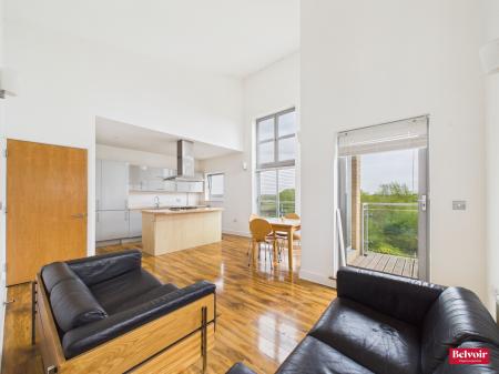 2 bedroom Flat for sale in Hill Road South, Chelmsford, Essex, CM2