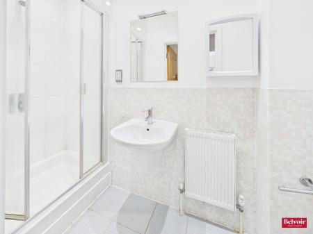 2 bedroom Flat for sale in Hill Road South, Chelmsford, Essex, CM2