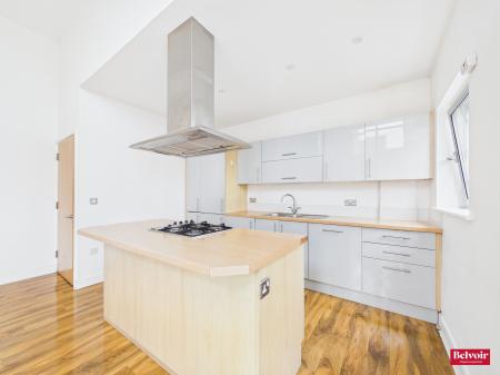 2 bedroom Flat for sale in Hill Road South, Chelmsford, Essex, CM2