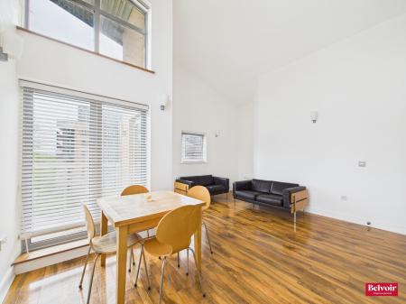 2 bedroom Flat for sale in Hill Road South, Chelmsford, Essex, CM2