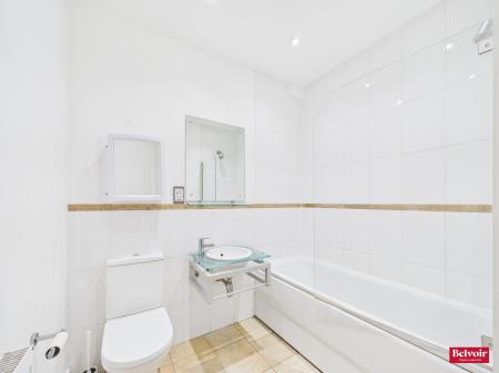 2 bedroom Flat for sale in Hill Road South, Chelmsford, Essex, CM2