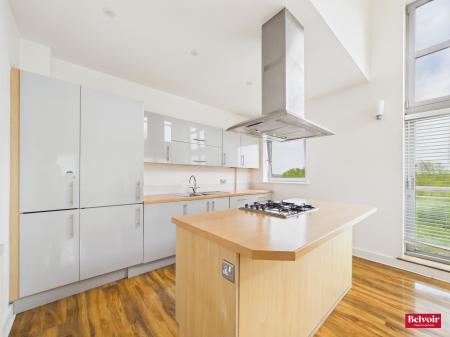 2 bedroom Flat for sale in Hill Road South, Chelmsford, Essex, CM2