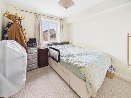 2 bedroom Flat for sale in Parkinson Drive, The Village, Chelmsford, Essex, CM1