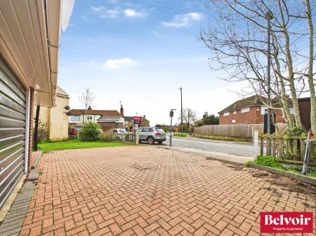 4 bedroom Detached house for sale in Springfield Road, Springfield, Chelmsford, Essex, CM2