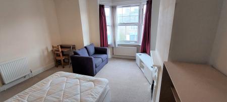 1 bedroom House share to let in Baddow Road, Great Baddow, Chelmsford, Essex, CM2