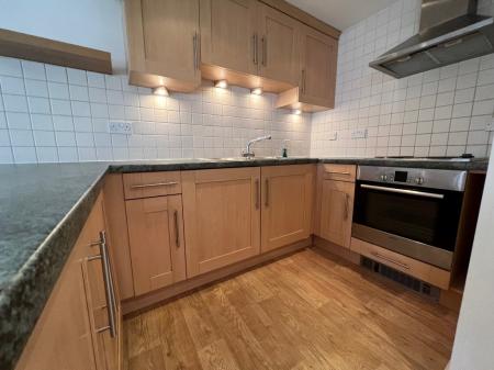 1 bedroom Flat to let in Moulsham Street, Old Moulsham, Chelmsford, Essex, CM2