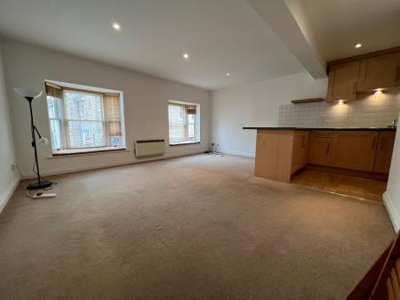 1 bedroom Flat to let in Moulsham Street, Old Moulsham, Chelmsford, Essex, CM2