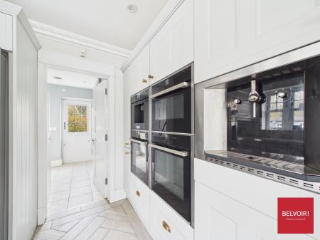 4 bedroom Detached house for sale in Boreham Road, Great Leighs, CM3