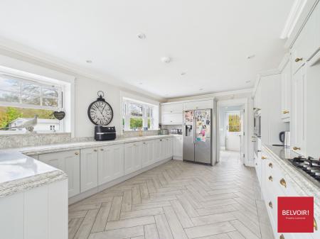 4 bedroom Detached house for sale in Boreham Road, Great Leighs, CM3