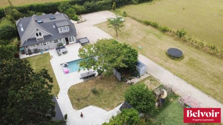 4 bedroom Detached house for sale in Boreham Road, Great Leighs, CM3