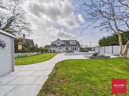 4 bedroom Detached house for sale in Boreham Road, Great Leighs, CM3