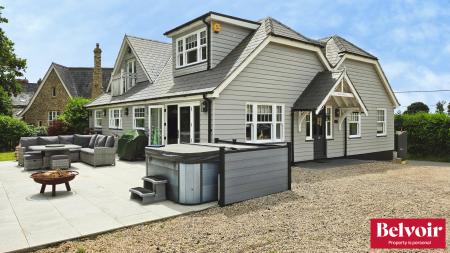 4 bedroom Detached house for sale in Boreham Road, Great Leighs, CM3