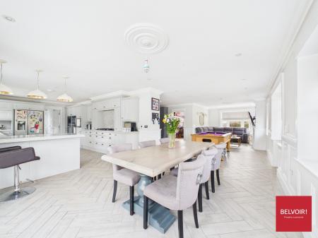 4 bedroom Detached house for sale in Boreham Road, Great Leighs, CM3