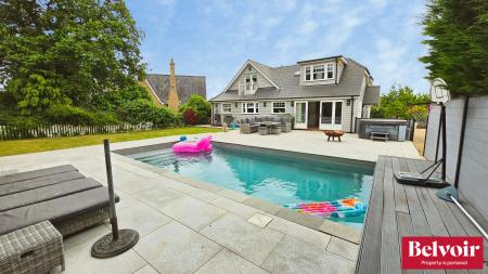 4 bedroom Detached house for sale in Boreham Road, Great Leighs, CM3