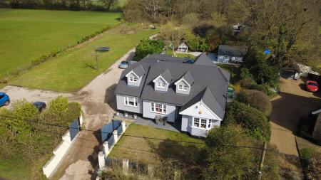 4 bedroom Detached house for sale in Boreham Road, Great Leighs, CM3
