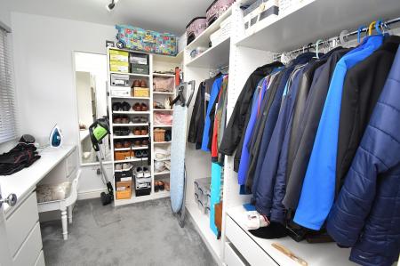 5 bedroom Detached house for sale in Chalklands, Howe Green, Chelmsford, Essex, CM2