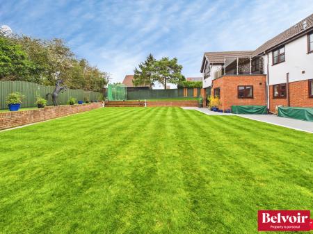 5 bedroom Detached house for sale in Chalklands, Howe Green, Chelmsford, Essex, CM2