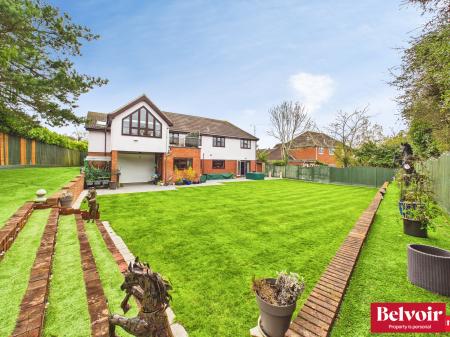 5 bedroom Detached house for sale in Chalklands, Howe Green, Chelmsford, Essex, CM2