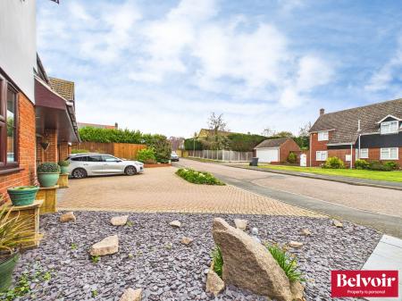 5 bedroom Detached house for sale in Chalklands, Howe Green, Chelmsford, Essex, CM2