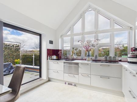 5 bedroom Detached house for sale in Chalklands, Howe Green, Chelmsford, Essex, CM2