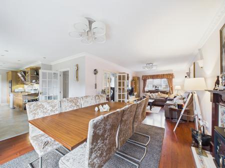 5 bedroom Detached house for sale in Chalklands, Howe Green, Chelmsford, Essex, CM2