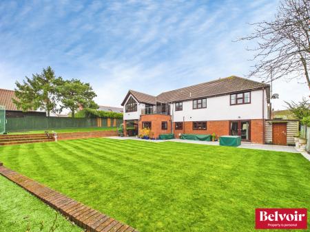 5 bedroom Detached house for sale in Chalklands, Howe Green, Chelmsford, Essex, CM2