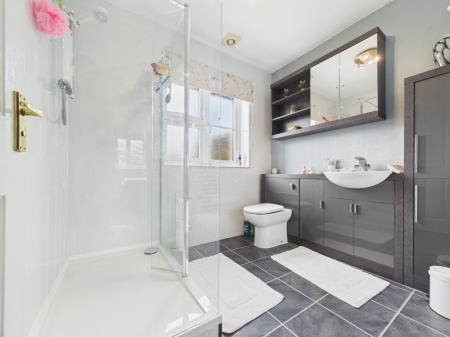 5 bedroom Detached house for sale in Chalklands, Howe Green, Chelmsford, Essex, CM2