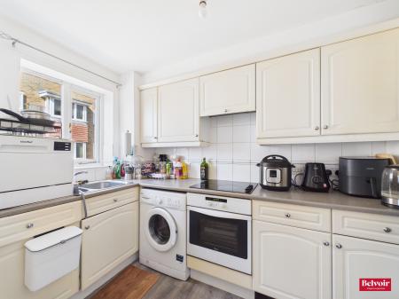 1 bedroom Flat for sale in Parkinson Drive, The Village, Chelmsford, Essex, CM1