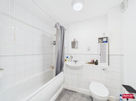 1 bedroom Flat for sale in Parkinson Drive, The Village, Chelmsford, Essex, CM1