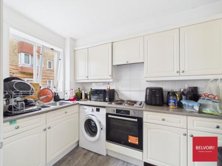 1 bedroom Flat for sale in Parkinson Drive, The Village, Chelmsford, Essex, CM1