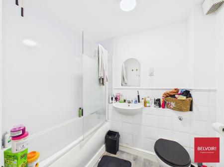 1 bedroom Flat for sale in Parkinson Drive, The Village, Chelmsford, Essex, CM1