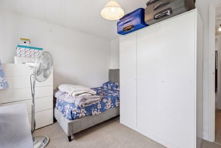 1 bedroom Flat for sale in Parkinson Drive, The Village, Chelmsford, CM1