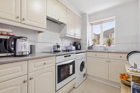 1 bedroom Flat for sale in Parkinson Drive, The Village, Chelmsford, CM1