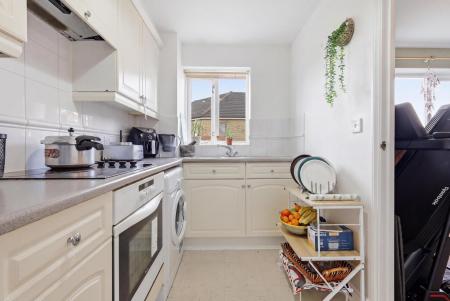 1 bedroom Flat for sale in Parkinson Drive, The Village, Chelmsford, CM1