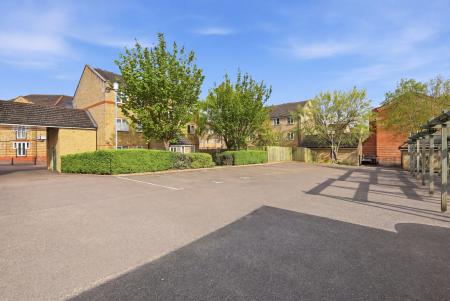1 bedroom Flat for sale in Parkinson Drive, The Village, Chelmsford, CM1
