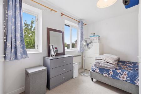1 bedroom Flat for sale in Parkinson Drive, The Village, Chelmsford, CM1