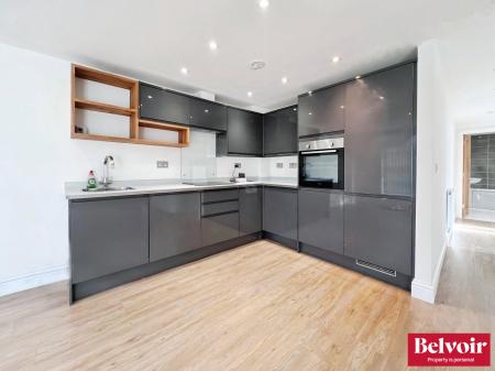 2 bedroom Flat to let in Lockside Marina, Hill Road South, Chelmsford, Essex, CM2