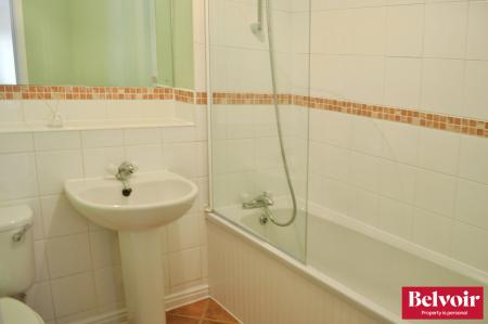 2 bedroom Flat to let in Waterson Vale, Moulsham Lodge, Chelmsford, Essex, CM2