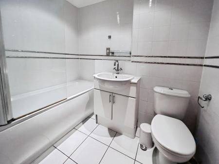 2 bedroom Flat to let in New Street, City Centre, Chelmsford, Essex, CM1