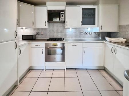 2 bedroom Flat to let in New Street, City Centre, Chelmsford, Essex, CM1