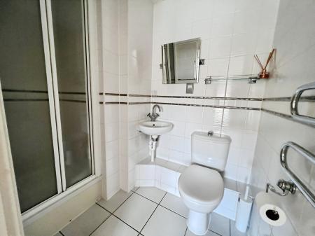 2 bedroom Flat to let in New Street, City Centre, Chelmsford, Essex, CM1