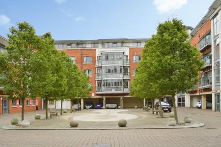 2 bedroom Flat to let in New Street, City Centre, Chelmsford, Essex, CM1