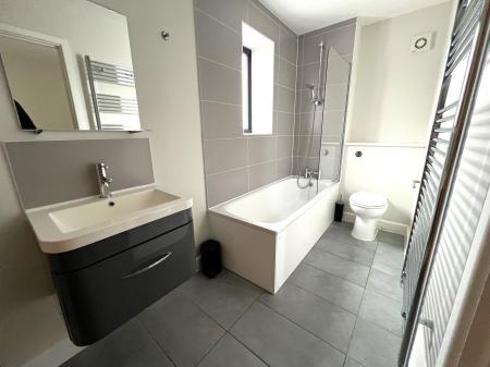 1 bedroom House share to let in 90 Pentland Avenue, Broomfield, Chelmsford, Essex, CM1
