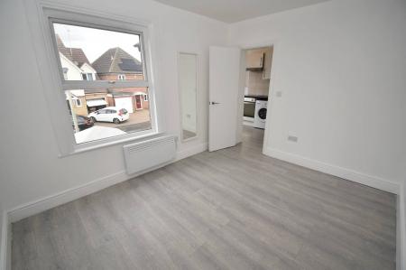1 bedroom Flat to let in Main Road, Broomfield, Chelmsford, Essex, CM1