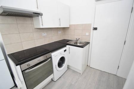 1 bedroom Flat to let in Main Road, Broomfield, Chelmsford, Essex, CM1