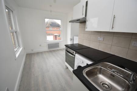 1 bedroom Flat to let in Main Road, Broomfield, Chelmsford, Essex, CM1