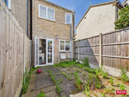 2 bedroom Terraced House to let in Clobbs Yard, Essex, Broomfield, CM1